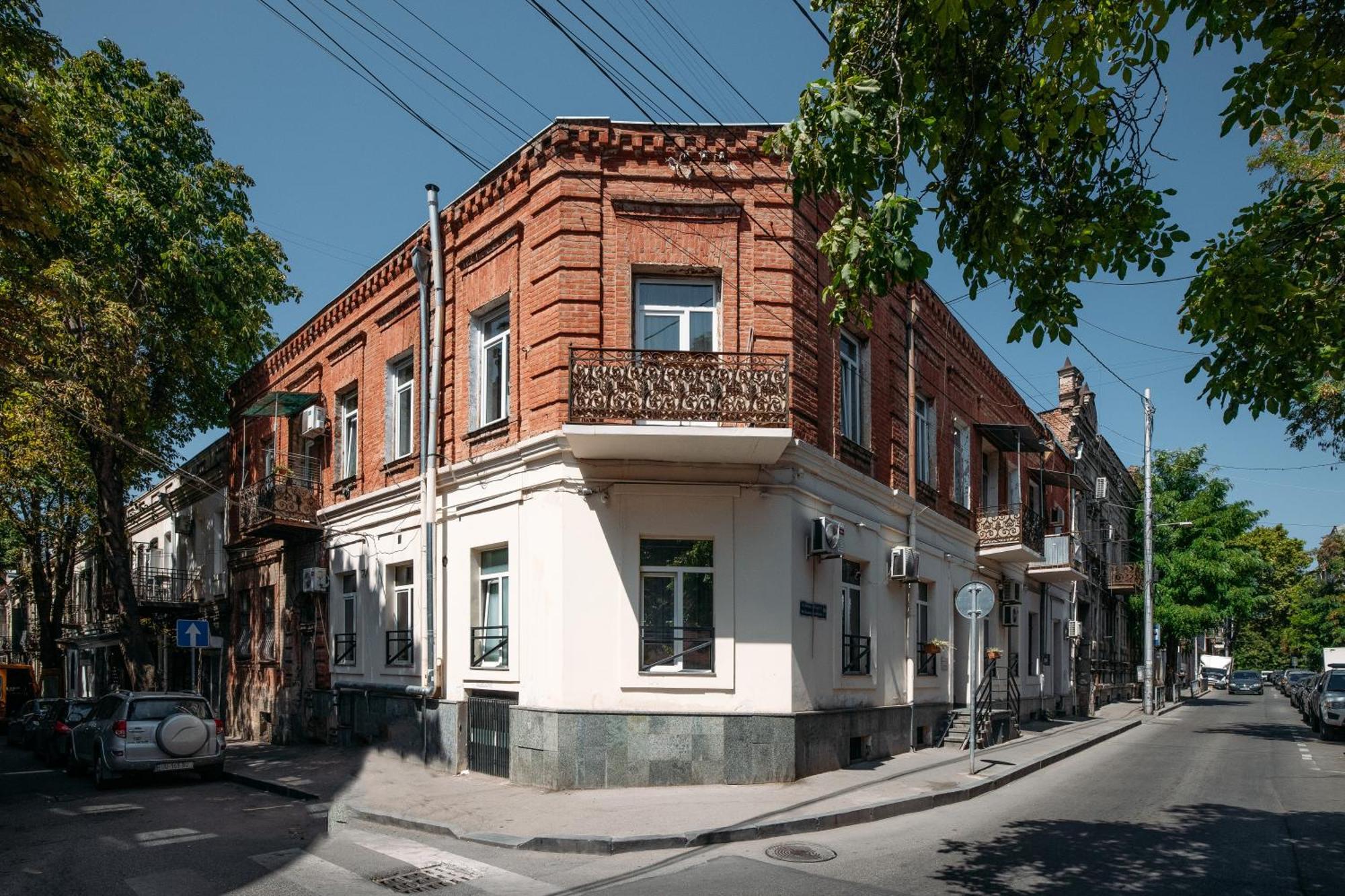 Apart Hotel Console Тбилиси Екстериор снимка