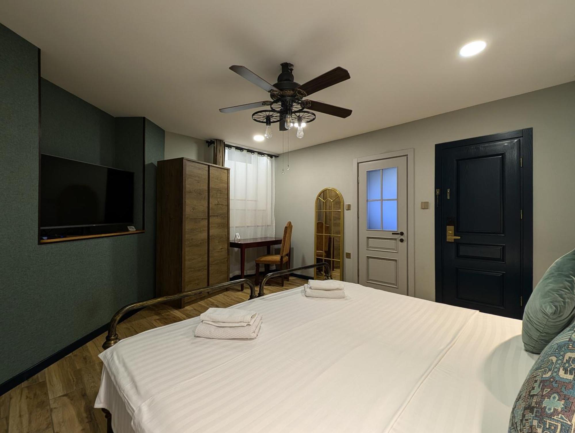 Apart Hotel Console Тбилиси Екстериор снимка
