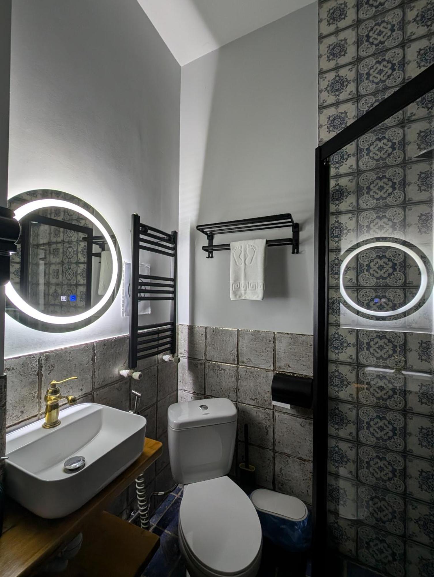 Apart Hotel Console Тбилиси Екстериор снимка